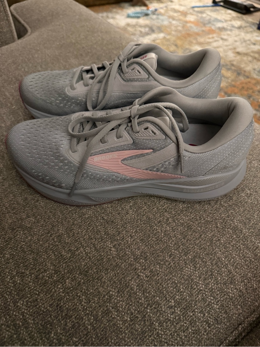 Brooks Women's Light Gray Running Sneakers with Pink Logo
